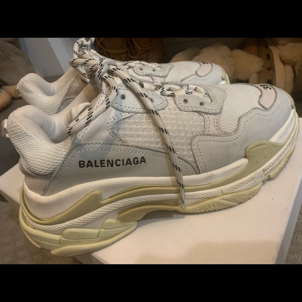 Balenciaga cleaned and ready to ship box w receipt and dust bag and black laces